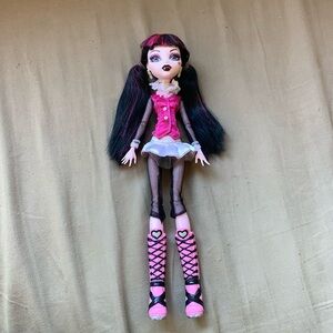 First wave Draculaura. Elastic hips - Golden.